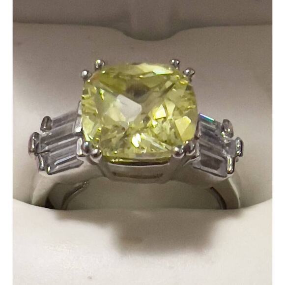 -RING Pale Yellow/Green Citrine Vintage Cocktail Fashion Ring Size 6.5 To 9 - Picture 1 of 3